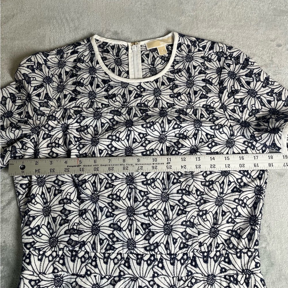 Michael Kors Womens Sz 8 Navy and White Midi Embroidered Floral Zip Up Dress. - Picture 5 of 14